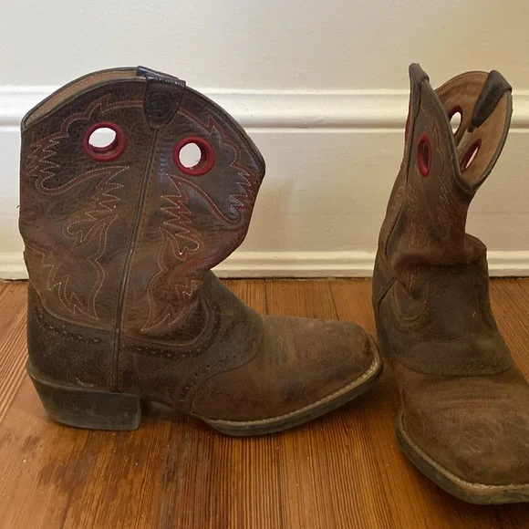 Ariat kids cowboy boots - Picture 2 of 4